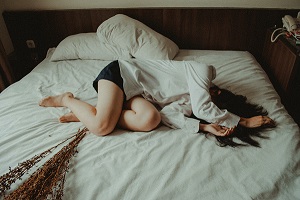 Coping with Restless Leg Syndrome | Image Courtesy of Yuris Alhumaydy via Unsplash
